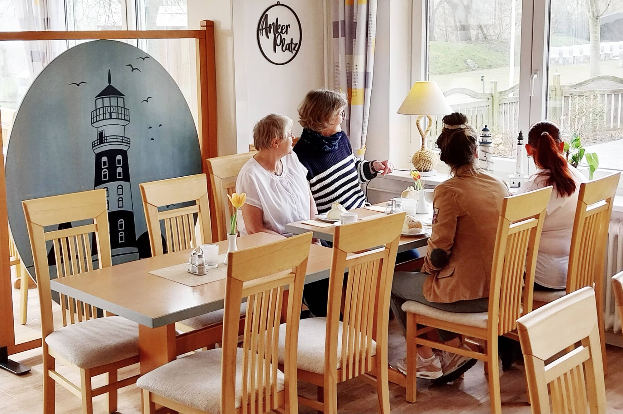 SoVD - Seniorinnen im Restaurant im Erholungszentrum Büsum am Tisch
